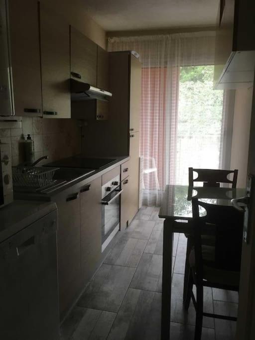 Apartment T2 De 50 M2 + Balcon + Parking Pour 4 Personnes *